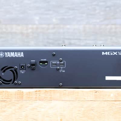 Yamaha MGX12 Digital Mixing Console 18-Channel DSP Processor 16-Track Recorder image 3