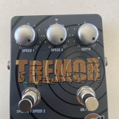 BBE Tremor V1 Optical Tremolo Analog Dual Mode Rare Guitar Effect Pedal image 2