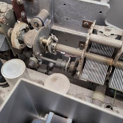 Hewlett Packard Model 650A Test Oscillator - Gray image 16