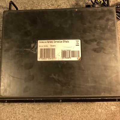 TC Helicon VoiceLive Footswitch-Controlled Mic Preamp with Harmony, Pitch Correction and Effects image 3