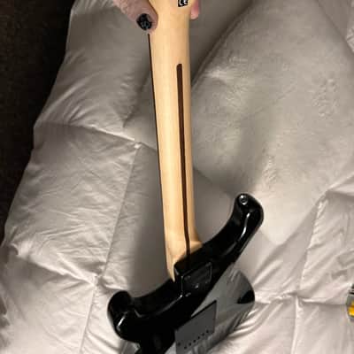 Squier Stratocaster 2019 - Black gloss image 6