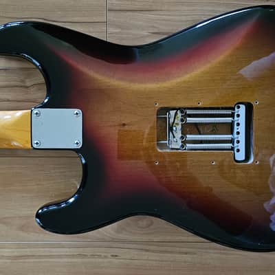 Fender Classic Series '60s Stratocaster with MojoTone Quiet Coil Pickups & Tweed Case - EXC image 12