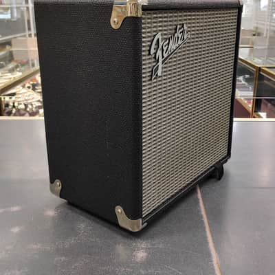 Fender Rumble 15 V3 15-Watt 1x8" Bass Combo Amp 2015 - Present - Black image 2