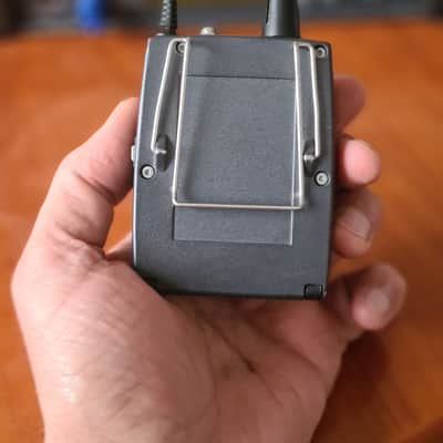 Sennheiser Sennheiser SR300 IEM G2 D (786–822 MHz) + EW300 IEM G2 Bodypack Receiver | Rack Mount | Professional Set image 6