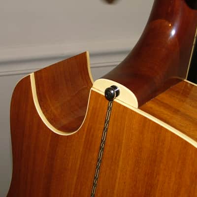 Alvarez 5064 (1982 or older) Natural, with rare Florentine Cutaway image 13