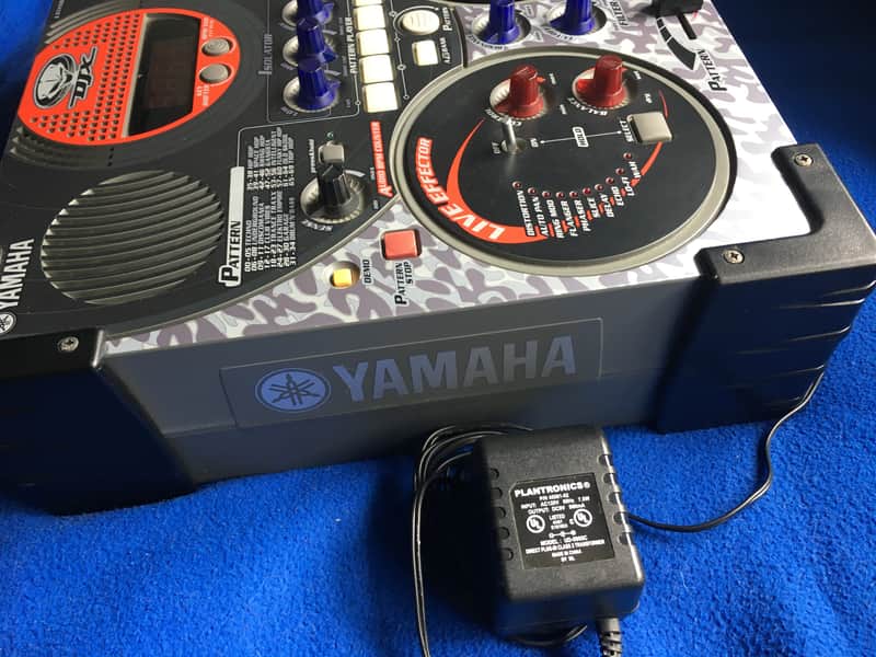 Yamaha DJX-IIB DJ Box Mixer Gear Scratch Pad Synth Groove Effects