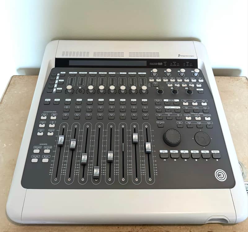 Digidesign Digi 003 Desktop Console - Firewire Audio Interface with Control Surface image 1