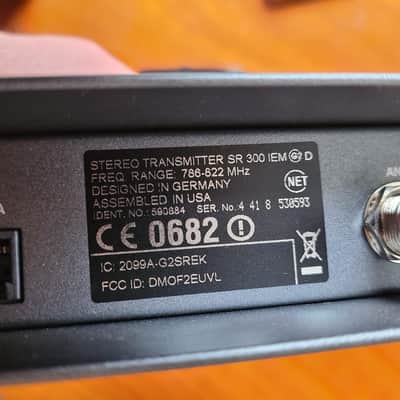 Sennheiser Sennheiser SR300 IEM G2 D + EW300 IEM G2 – 786–822 MHz – Pro Stereo In-Ear System image 8
