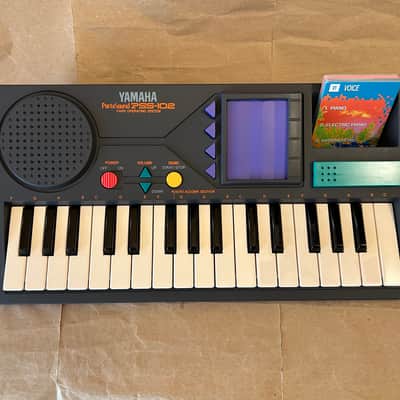 Yamaha PortaSound PSS-102 Electronic Keyboard 1991 rare with Card Reader System mini Synth Japan in box EC