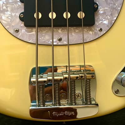 Ernie Ball Music Man StingRay Special 4 H with Rosewood Fretboard - 2018 -  Buttercream image 12