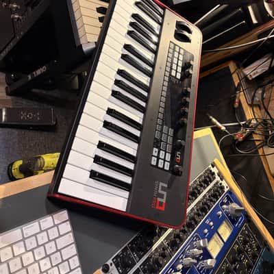 IK Multimedia UNO Synth Pro 37-Key Analog Synthesizer 2021 - Black image 2