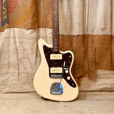 Fender MIJ Classic 60's Jazzmaster 2015 - Vintage White image 1