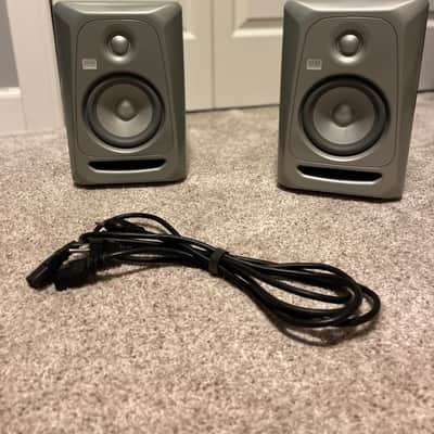 KRK Rokit 5 G3 Limited Edition Platinum Studio Monitor Bundle image 1