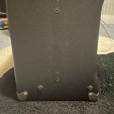 Fender Rumble 15 combo amp bass image 6