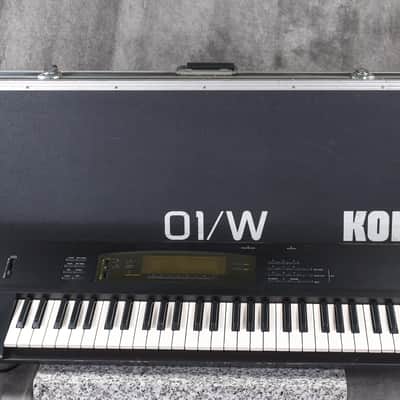 KORG 01/W FD Music Workstation Synthesizer in Very Good Condition