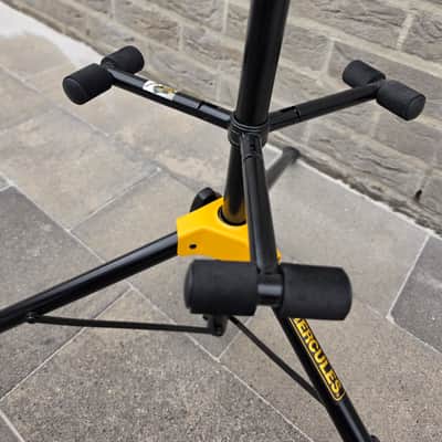Hercules GS432B PLUS Auto Grip Triple Guitar Stand with Foldable Yoke 2010s - Black image 3