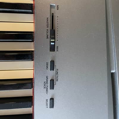 Yamaha P-65 2010 - Silver / Grey image 5