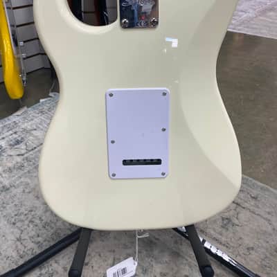 Squier Affinity Series Stratocaster with Maple Fretboard - Olympic White image 7