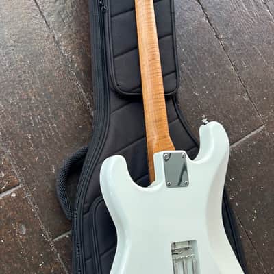 High Spirit Guitars Stray Hawk 2025 - White image 8