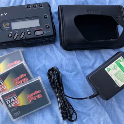 Sony DAT Walkman TCD-D8 Portable Recorder w/ Case & Power Supply image 6