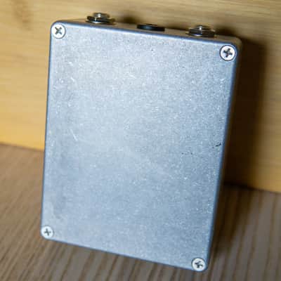 FuzzHugger Scalable Pet dual gain boost, clean-to-fuzz 2025 - Deluxe Clear image 2