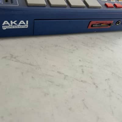 Akai MPC1000 Music Production Center 2004 - 2013 - Blue image 7