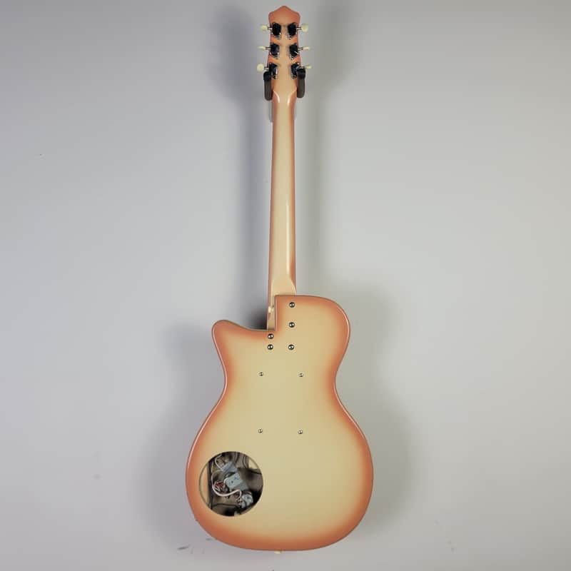 Danelectro U2 復刻モデルCream Burst エレキギター Danelectro U2 復刻モデルCream Burst エレキギター Danelectro U2
