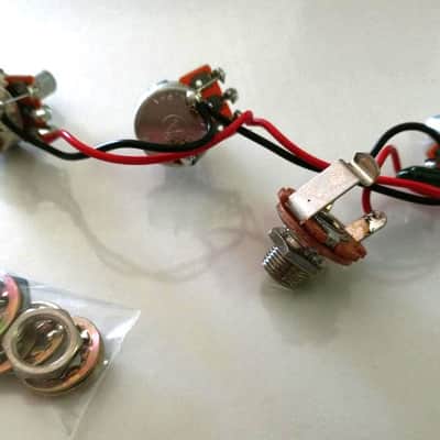 Fender Squier CV 60s Jazz Bass Wiring Harness with 3 Pots, Cable Jack & Ground Wires image 2