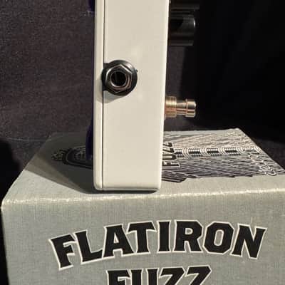 Electro-Harmonix Flatiron fuzz with box image 2