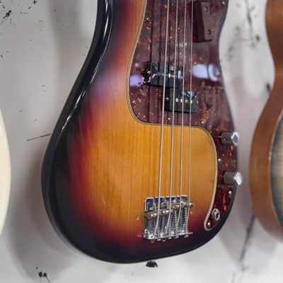 Fender Highway One Precision Bass with Rosewood Fretboard 2003 - 2005 3-Color Sunburst image 4