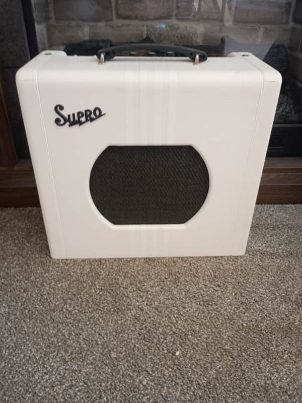 Supro 1820R Delta King 10 5-Watt 1x10" Guitar Combo 2021 - Present - White / White Stripes Bild 1