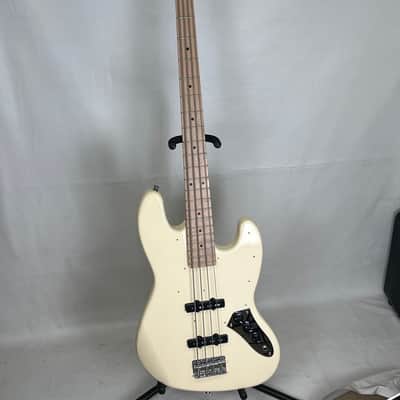G&L Placentia JB Electric Bass Regular Vintage White no Pick Guard image 3