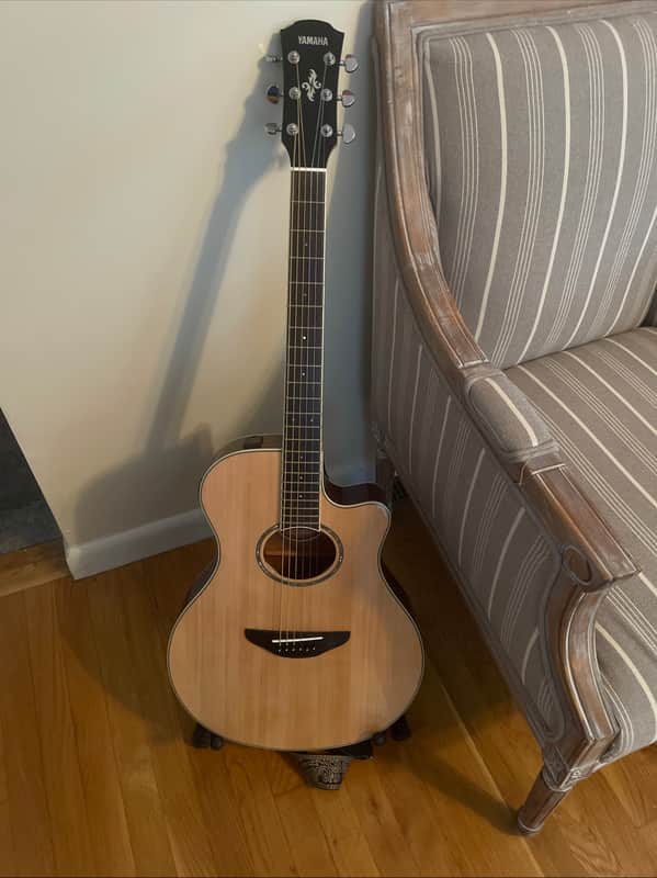 Yamaha APX600 Thinline with Electronics