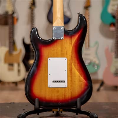 FENDER Standard Stratocaster 3-Color Sunburst image 2