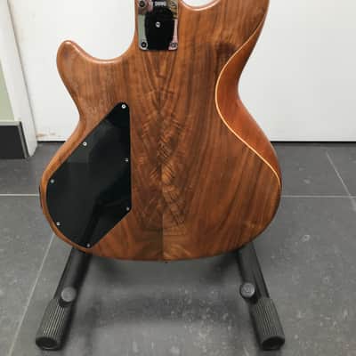 Wal MKII 1996 Walnut facing image 8