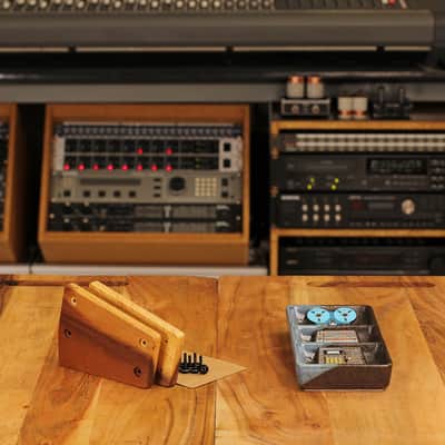 Universal Audio VOLT 476 4-In 4-Out USB Audio Interface Tilt Wood Panel Upgrade image 2
