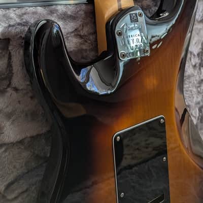 Fender American Ultra Luxe Stratocaster with Maple Fretboard 2021 - 2024 - 2-Color Sunburst image 9