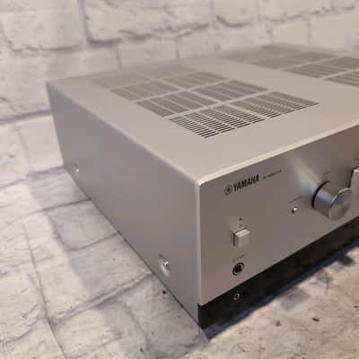 Yamaha R-N800A Stereo Network Audio Receiver - Black image 4