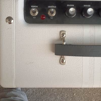 Supro 1820R Delta King 10 5-Watt 1x10" Guitar Combo 2021 - Present - White / White Stripes Bild 2