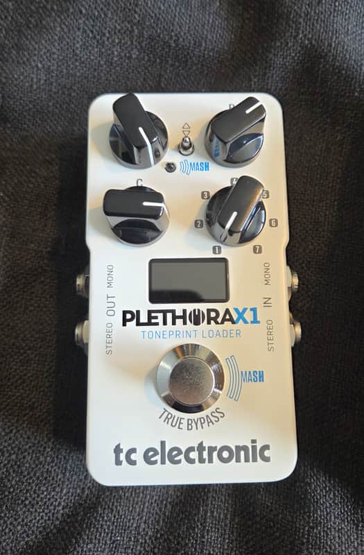 White electronic pedal with knobs, labeled "PLETHORAX1 TONEPRINT LOADER.