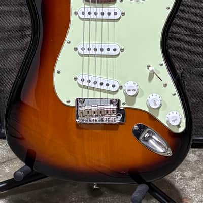 Fernandes RST 50 64 Revival 80's Sunburst, Great Stratocaster Copy Fernandes RST 50 64 Revival 80's Sunburst, Great Stratocaster Copy