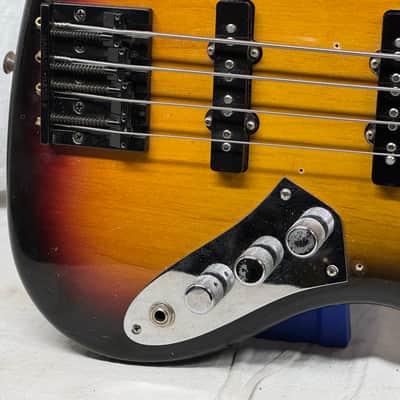 Fender Jaco Pastorius Jazz Bass Fretless 4-string J-Bass with Case 2005 - 3-Color Sunburst / Pau Ferro fingerboard image 5