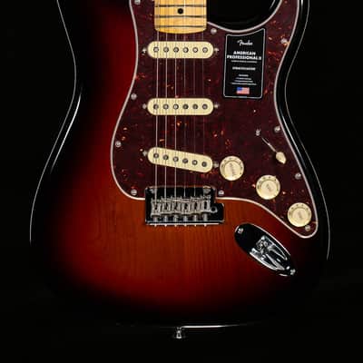 Fender American Professional II Stratocaster 3-Color Sunburst Maple Fingerboard (129) image 3