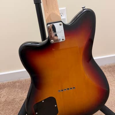 Squier Paranormal Toronado 2021 - Present - 3-Color Sunburst image 4