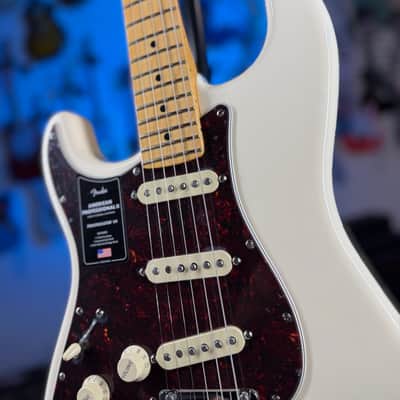 Fender American Professional II Stratocaster Left-handed - Olympic White with Maple Fingerboard! 602 image 4