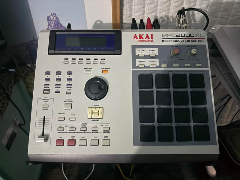 Akai MPC2000XL MIDI Production Center 2000 - 2005 - Grey image 1