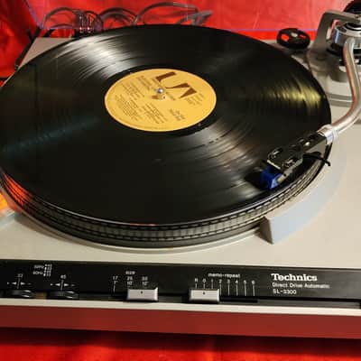 Technics SL-3300 Direct Drive Auto Turntable MINT image 8