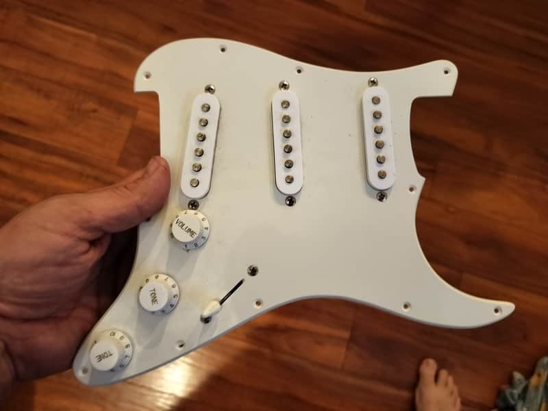 Squier Stratocaster loaded pickguard 2014 - White image 1
