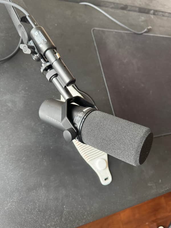 Shure SM7dB Cardioid Dynamic Microphone with Built-In Preamp 2023 - Present - Black image 1