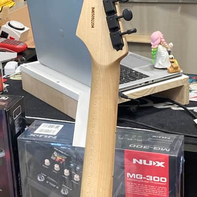 Lyman LS-400 Maple Fingerboard Matte Black Floor Model (IM05092204) image 6